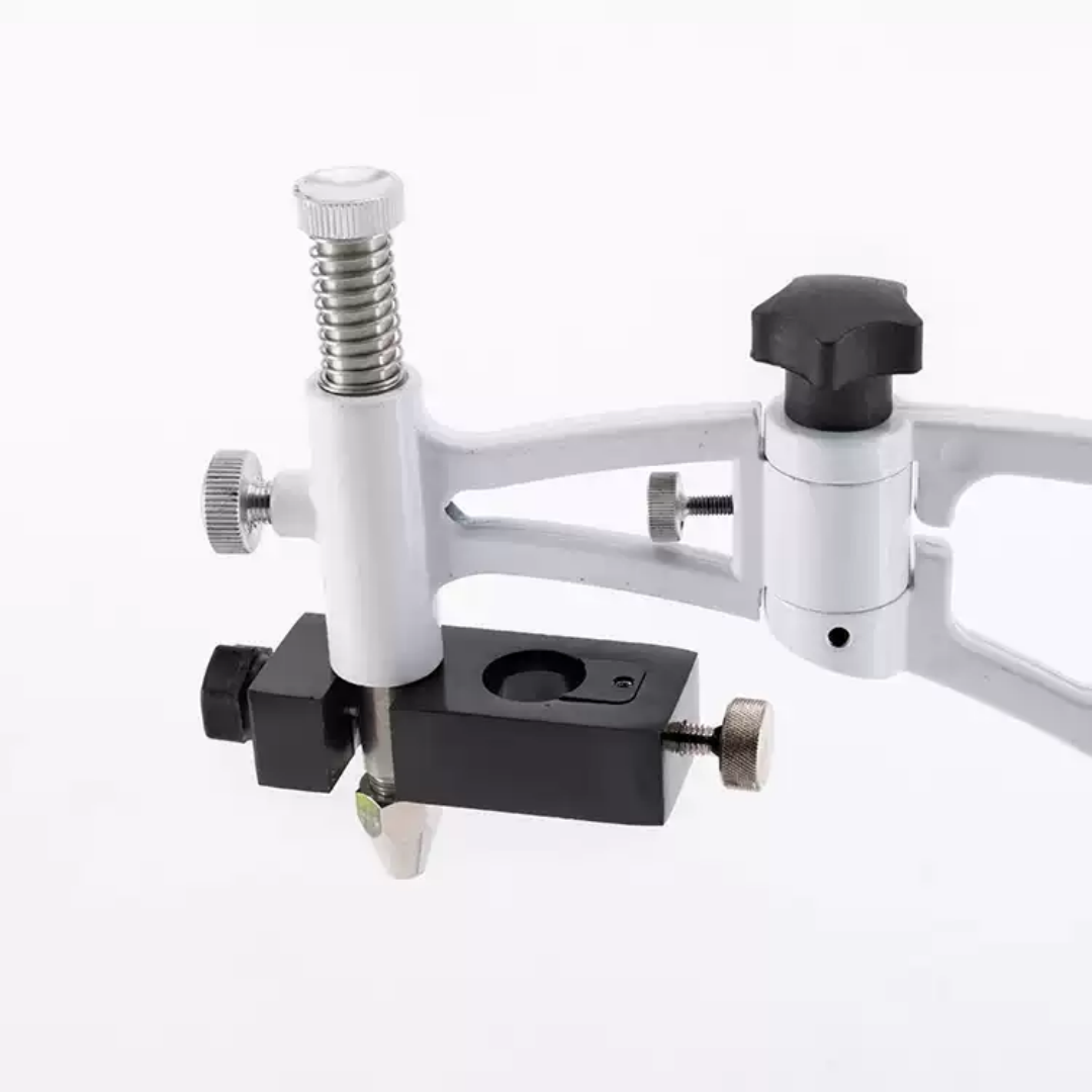 Mesa de Observación para Model - Medical Lab Technician reseña y precio